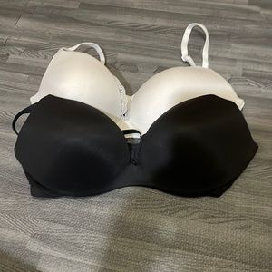 Victoria’s Secret Wireless plunge size 32D